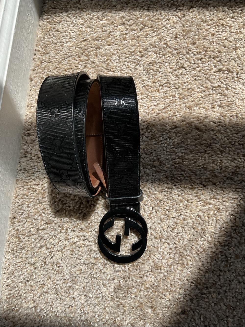 Gucci Black Leather Men’s Belt with Round Interlocking G Buckle